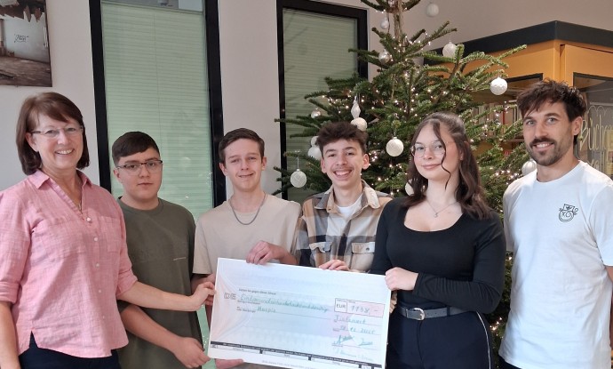 Spende / 1138 Euro Projektgruppe Radfahren 10. Klasse